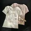 Camiseta corta de manga corta bordada con lazo estilo 'hot girl' coreano para mujer, nuevo modelo verano 2026, pura y seductora, ajustada, adelgazante, top corto