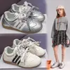 Tenis blancos para niños y niñas, zapatos deportivos escolares, zapatos casuales antideslizantes de suela blanda para primavera y otoño, modelo nuevo para estudiantes y niños