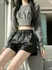 Novos estilos de outono e inverno: shorts femininos de couro com cintura elástica, adequados para baixinhas, modernos e casuais, feitos de couro PU, cintura alta, modelagem afinar e perna larga