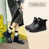 Botas de Chuva Casuais com Temperamento Versátil Simples para Mulheres Estilo Fashionável Antiderrapante Resistente ao Desgaste para Viagem em Dia Chuvoso Botas de Chuva de Trabalho para Adultos