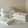 Leve e fresco, 100% algodão, algodão lavado, bordado, matelassado, preenchido com fibra de soja, colcha para todas as estações, adequada para primavera, outono e inverno