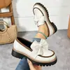 Mocasines de cuero pequeños versátiles populares de comercio exterior transfronterizos europeos y americanos brillantes con lazo y suelas gruesas, estilo JK, venta al por mayor transfronteriza, tallas grandes