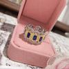 Anillo de gemas con diseño de panal de abeja y encaje estilo mediados de siglo, camelia, chapado en oro antiguo de 18 quilates, anillo apilado con corona