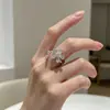 Anel Doce de Pétalas Florais para Mulheres, Moderno e Único, Versátil e Elegante, Anel Aberto de Luxo Leve de Alta Qualidade, Anel de Dedo Indicador de Nicho