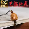 Sandalo Amarillo Tallado Gato Colgante para Teléfono Colgante de Talla de Madera Creativo Accesorio Lindo Llavero Estilo Pareja Adornos Wenwan