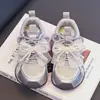 Zapatillas deportivas populares para niños, zapatillas tipo papá transpirables, nuevo modelo 2026 para niñas, zapatillas de running ligeras de moda para niñas en otoño