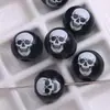 Novas contas de madeira coloridas de Halloween de 16 mm com padrões de aranha, leopardo e rosto de fantasma, contas redondas para acessórios de pulseira DIY