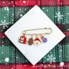Despacho Aduanero Transfronterizo de Nuevos Accesorios Navideños, Broches Metálicos para Bolsos, Insignias de Dibujos Animados de Árbol de Navidad, Accesorios para Ropa