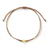 Pulseras Delgadas Tejidas de Colores con Adornos de Corazón Dorado, Adecuadas para Usar en Capas y Combinar para Realzar la Sofisticación de los Atuendos Diarios