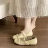Sapatos Mary Jane baixos femininos, nova coleção primavera/verão 2026, bico fino, versáteis, design de laço doce, sapatilhas pequenas de couro