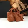 Exquisita Bolsa Tejida 2026 Nuevo Modelo Cadena Cruzada Bolso Madre-Hija Cuero Genuino Bolso de Mujer de Moda Pequeño Tote Bolso de Hombro