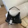 Bolso Bandolera de Moda para Mujer 2025 Estilo Caliente Moda Nicho Cuero Suave Bolso de Hombro para el Trabajo Retro Versátil Bolso de Axila Transfronterizo