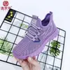 Tênis Esportivo Casual Respirável Confortável Fly-Knit Coco para Mulheres no Atacado Transfronteiriço, Sapatos Femininos de Tricô Fly-Knit Confortáveis para Primavera e Outono em Comércio Exterior em Estoque