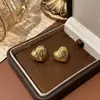 Brincos Coração Doces e Luxuosos Estilo Coreano para Mulheres, Textura Plissada, Acessórios Estilo Metal, Brincos de Alta Qualidade, Exquisitos e Versáteis
