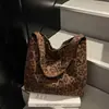 Bolsa de Palha Texturizada Cor Sólida Verão Estampa de Leopardo Retrô Bolsa Feminina Moderna Ombro Único Grande Capacidade para o Dia a Dia Novo Estilo Bolsa de Braço