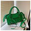 2023 estrella pop mismo estilo remache bolsa de motocicleta ins moda bolsa de chica hot textura vintage portátil bandolera