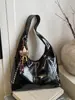 Bolsa de Ombro e Axila com Rebites Estilo Novo 2026 Transfronteiriça Moda Europeia e Americana Bolsa para Motocicleta Bolsa Tote Simples de Grande Capacidade Moda