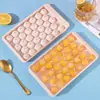 Molde de gelo direto da fábrica 33 cavidades ferramenta de raspagem de cubo de gelo congelado com tampa caixa de gelo de plástico para geladeira molde de bola de gelo redonda