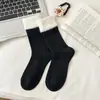 Calcetines retro de lana de media pantorrilla para mujer, engrosados y forrados de felpa para otoño e invierno, con puños acanalados de bloques de color, suaves y cálidos, calcetines holgados de cachemira resistentes al frío