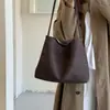 Bolsa tote de couro macio trançado, com efeito Maillard estilo coreano e textura fosca, para mulheres, nova coleção 2026, versátil para o trabalho, bolsa de ombro e pode ser carregada sob o braço