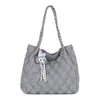 Bolsa Tote Simples de Mão Estilo Coreano para Revenda Bolsa Feminina Inverno 2025 Nova Bolsa de Ombro Xadrez Bordada Bolsa Versátil de Axila
