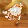 Anel bestseller transfronteiriço em ouro rosé com ramo e gota d'água opala branca, anel vintage oco floral com opala