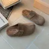 Sandálias slip-on fechadas simples e versáteis estilo Birkenstock para mulheres, novo modelo outono 2026 com fivela e sola macia