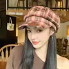 Sombrero de moda coreano para mujer de otoño e invierno, circunferencia de cabeza grande, adelgazante de cara, gorra de pico de pato, boina retro británica de rayas finas