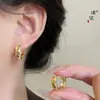 Pendientes de Aro Acolchados Color Oro Arena Mismo Estilo de la Tienda de Oro Puzuo para Mujer, Lujo Accesible y Pendientes Versátiles de Gama Alta para Otoño e Invierno
