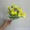 O buquê de margaridinhas pequenas teto do auditório de casamento caminho de flores decoração de parede de flores artificiais flores de simulação de casamento atacado margaridinhas pequenas