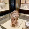 Nuevo Estilo Trébol de Cuatro Hojas Redondo Colorido Incrustado de Diamantes Movimiento de Cuarzo para Mujer Moda Correa de Acero Reloj Fabricante Mayorista