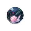 Broche de Metal de Gato y Caracol Estilo Pintura al Óleo, Insignia de Paisaje Floral Soñador, Accesorio de Nicho Curativo y Artístico