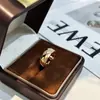 Anel Novo Versão Larga 2026 com Padrão X Cravejado de Diamantes e Strass Diagonais, Anel da Moda para Combinar, Transmissão ao Vivo do Xiaohongshu