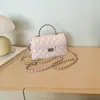 Bolso de hombro acolchado de color liso muy elegante, nuevo modelo de verano 2026, bolso de mano con cadena, bolso cruzado casual para el trabajo y el trayecto