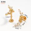 Aretes de Acero Inoxidable 18K con Corona de Flores Incrustada de Diamantes, Clavijas para Hélix de 0.9 mm de Largo, Piercing Labial Versátil de Alta Gama Chapado en Oro