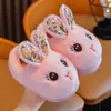 Pantuflas de algodón para niños, diseño de conejo lindo de dibujos animados de invierno para niñas, antideslizantes, pantuflas de interior para bebés y niños pequeños, pantuflas peludas, pantuflas de algodón a juego para padres e hijos