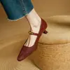 Zapatos elegantes de tacón de gatito de punta cuadrada pequeña, estilo diario, de tacón alto bajo y escotados, zapatos de una tira estilo suave primavera 2026
