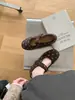 Primeiro Encontro Temporada Estilo Coreano Elegantes Sapatos Mary Jane de Bolinhas Femininos 2026 Outono Novo Estilo Lã Boca Rasa Fundo Plano Sapatos de Salto Baixo