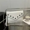 Bolso de Mano Simple de Moda Nueva de Primavera Bolso sobre Casual para el Trabajo Bolso Cuadrado Pequeño con Remaches de Diseño de Nicho para Mujer