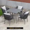 Conjunto de Mesa e Cadeiras para Pátio Externo Mobiliário de Lazer para Jardim e Villa Mesa e Cadeiras de Jantar em Rattan Trançado de Liga de Alumínio à Prova d'Água e Proteção Solar