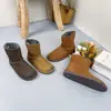 Botas de Neve de Couro de Vaca de Primeira Camada Novas para Outono e Inverno de 2025 com Forro de Pelúcia Plano para Mulheres, Botas Casuais Simples de Algodão e Linho com Solado Macio