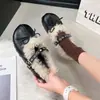 Versão em couro macio~Estilo coreano feminino retrô versátil de corte baixo com fivela única bico redondo salto escondido versátil confortável quente sapatos de pelúcia