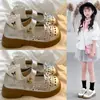 Sandalias para Niña con Punta Cerrada 2026 Nuevo Estilo de Verano Zapatos Mary Jane con Velcro para Niñas para Combinar con Faldas, Zapatos de Princesa con Punta Redonda
