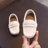 Sapatos de ervilha para crianças Primavera e Outono Sapatos de couro reflexivo Sapatos infantis da moda para meninas e meninos Sola macia Antiderrapante Sapatos de sola única Sapatos de estudante