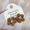 Aretes de Flor de Diamante Afelpados de Aguja Plateada, Atmósfera de Otoño e Invierno, Modernos Elegantes, Aretes Versátiles, Lujo Accesible y Aretes de Alta Gama
