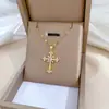 [Acero de titanio] Elegante y hermoso collar de diamantes con luz cruzada de lujo para mujer, cadena de clavícula de red roja a juego, cadena de acero de titanio
