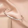 Pulseiras da Série Aço Titânio Não Desbota para Mulheres, Design de Fecho Moderno, Joias Populares de Celebridades da Internet, Joias Transfronteiriças Exquisitas Incrustadas com Diamantes Atacado