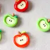 Accesorios de Resina de Manzana Roja Pequeña Transparente DIY Adornos para el Cabello Horquillas Accesorios Decoración para Funda de Teléfono Móvil Lote a Juego para Zapatos con Agujeros