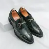 Zapatos casuales de cuero para hombre, talla grande, nuevos mocasines slip-on de comercio exterior, zapatos de charol brillante con remaches al por mayor