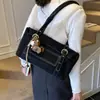 Bolsa de Axila de Alto Padrão Nova Outono e Inverno 2026 Bolsa de Ombro Feminina Grande Capacidade Bolsa de Mão Tote para o Dia a Dia